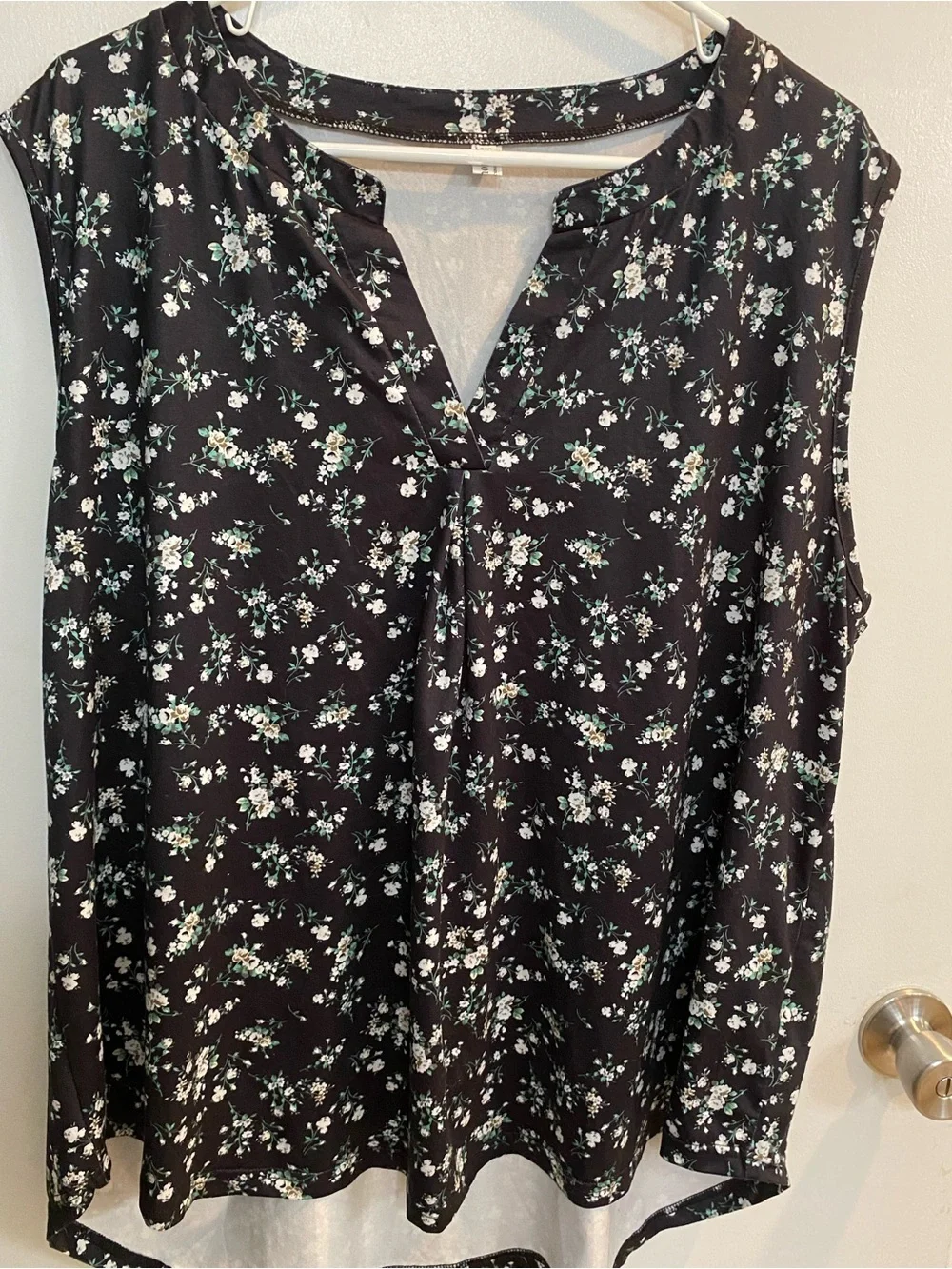 NewChoice Sleeveless Black Floral V-Neck Top, size 3XL